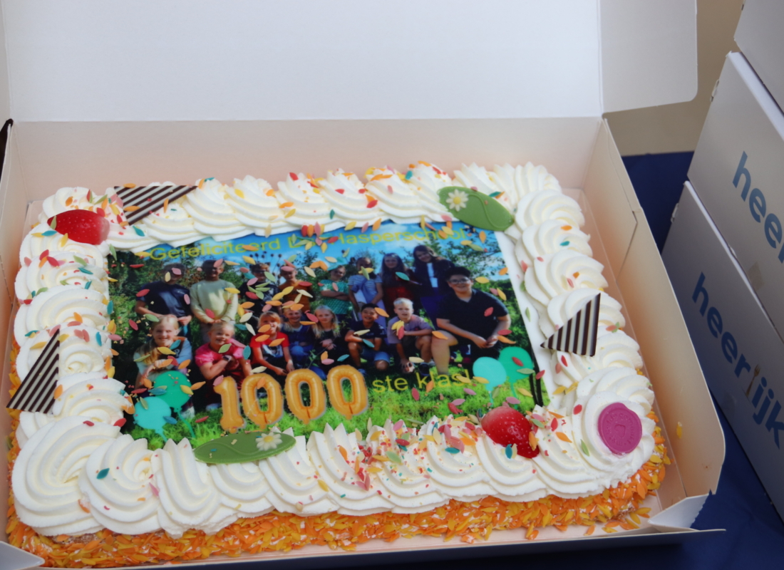 Cake and Tampon Cannon: The 1000th School Class at Wetsus